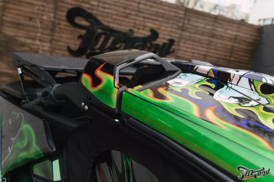 Оклеили багги BRP CAN-AM Maverick R X RS в яркую винилографию!